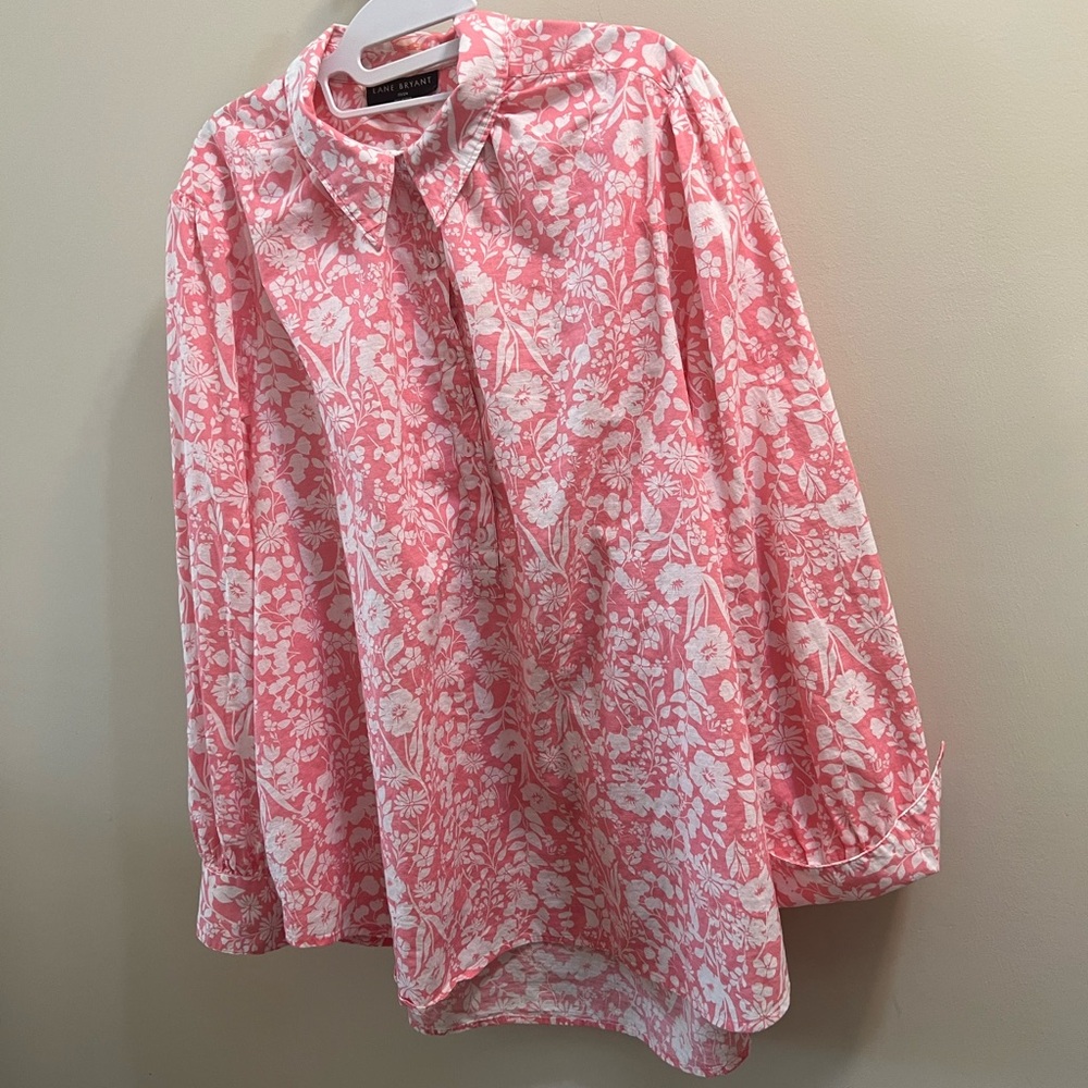 Lane Bryant Hi-Low Pink and White Floral 5 Button-Front Top Size 22/24-3Xor 2XL